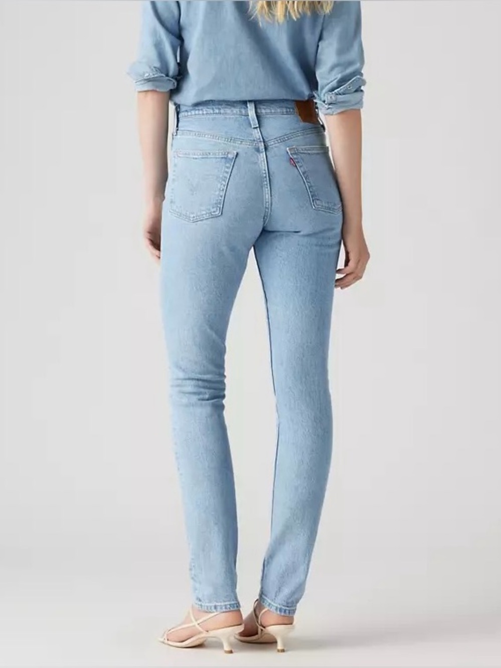 Levi’s 501 skinny women’s jeans light blue red tab button-fly size 30 29502-0117